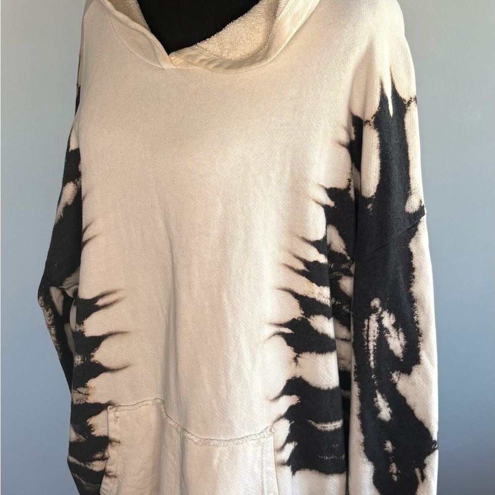 Tie-Dye Hooded Pullover Top - Black and Cream